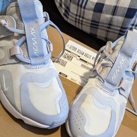 Nike Air Max Infinity - Picture 3 of 5